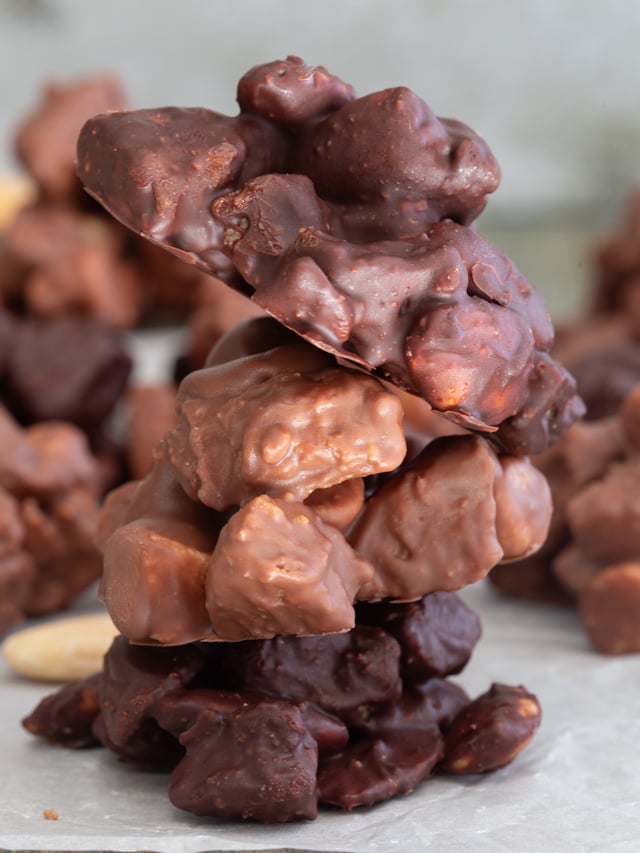 Easy Cookie Chocolate Clusters