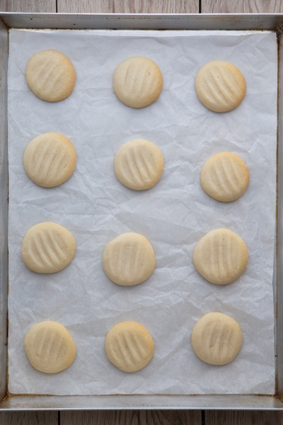 Baked butter cookies on the cookie sheet.