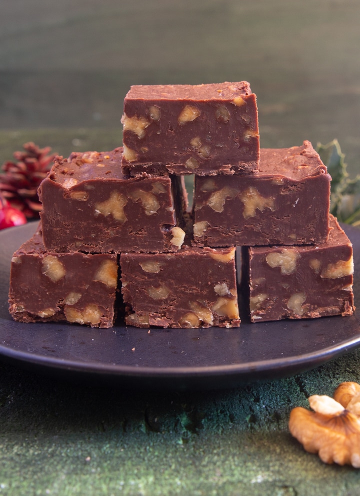 5 pieces of fudge stacked.