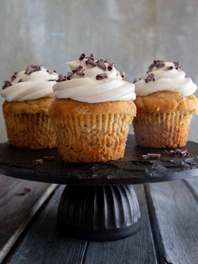 Easy Banana Cupcakes with Cream Cheese Frosting