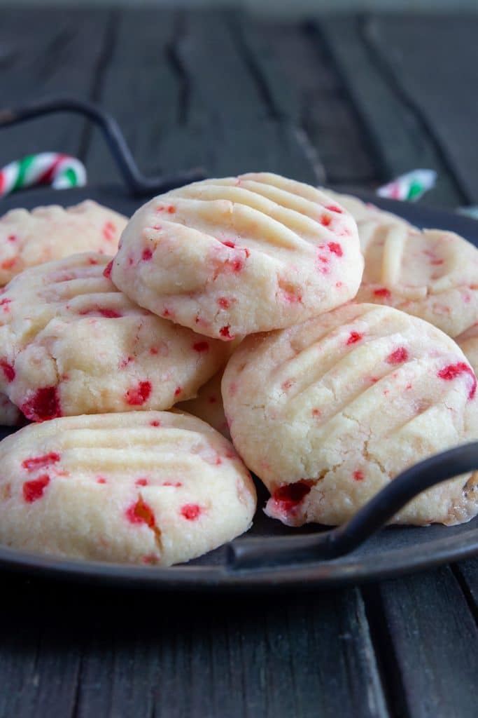 Peppermint cookies on a black plate.