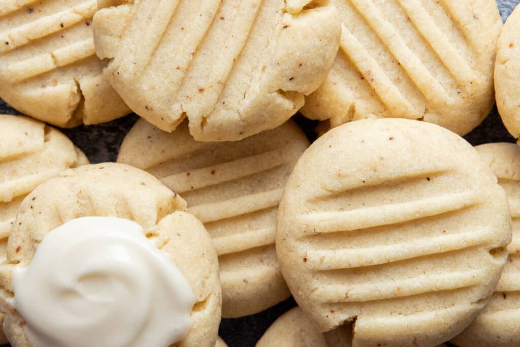 Nutmeg cookies on top of each other.