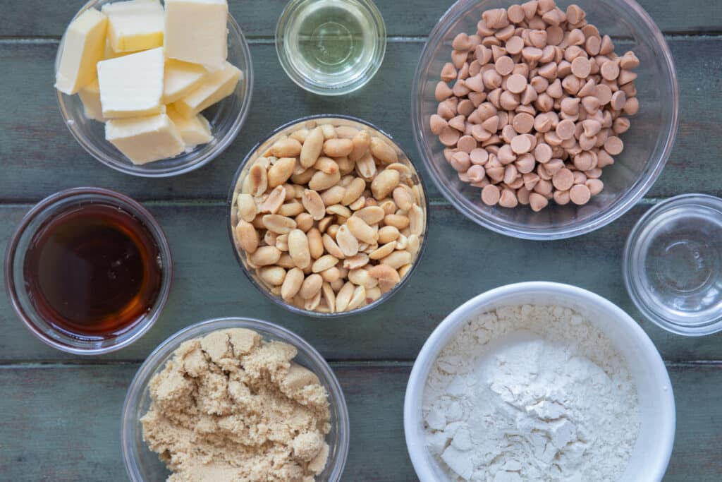 Ingredients to make peanut squares in separate bowls.