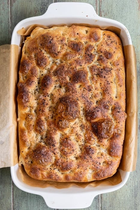 Discard focaccia in a baking dish baked.